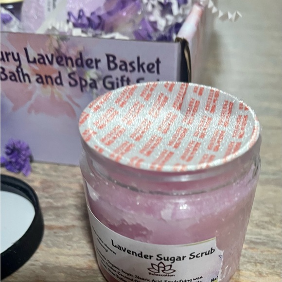 New Relaxcation Luxury Lavender bath and spa gift set - Picture 13 of 16